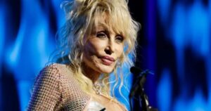 100+ Dolly Parton Sister Asks for Prayers After Shock